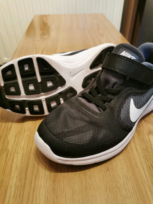 boys nike trainers size 12